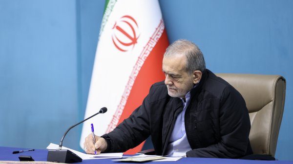 دکتر پزشکیان در پیامی رحلت مرجع عالی قدر آیت الله العظمی فیاض را تسلیت گفت
